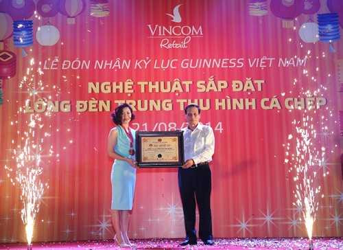 'Tuyệt phẩm ánh sáng' hình cá chép tại VMM Times City