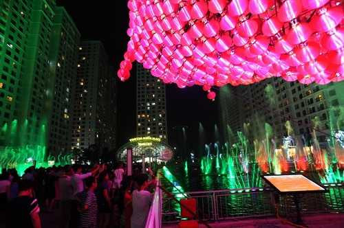 'Tuyệt phẩm ánh sáng' hình cá chép tại VMM Times City