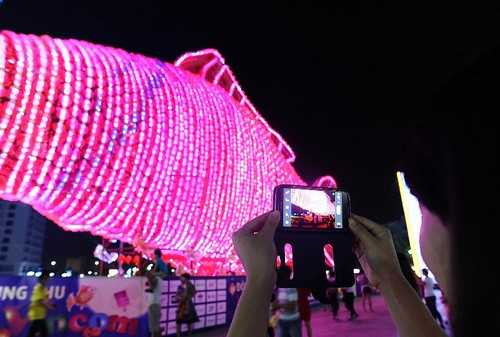 'Tuyệt phẩm ánh sáng' hình cá chép tại VMM Times City