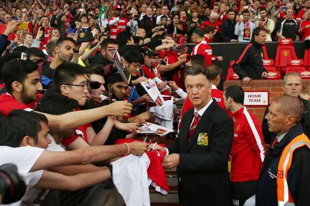 Van Gaal từ chối mua 'sao' để chiều lòng CĐV Man Utd