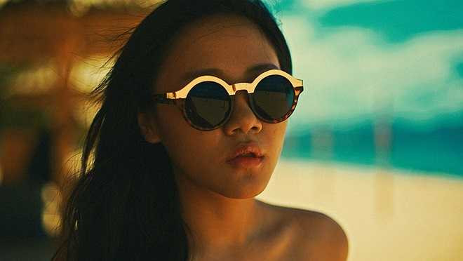 Nữ ca sĩ Nếu như anh đến gắn bó với Rocker Nguyễn từ khi thực hiện MV Ngày gần anh. Họ tỏ ra tâm đầu ý hợp trong các dự án nghệ thuật. Dự kiến sắp tới, Rocker Nguyễn cũng sẽ là người thực hiện MV mới của Văn Mai Hương quay tại Australia.