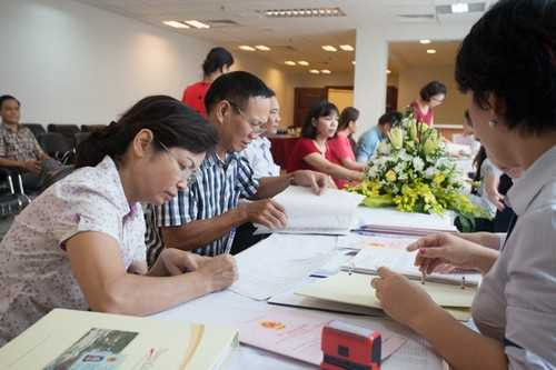 Vinhomes bàn giao hàng trăm số đỏ đợt 2 cho khách hàng