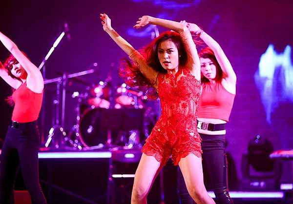 Một loạt talkshow cũng mời Hoàng Thùy Linh xuất hiện để nói về những sai lầm trong quá khứ. 