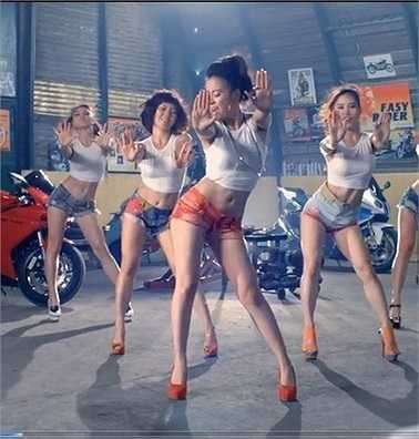 Cô cũng chọn cách đương đầu chứ không hề né tránh những gì đã trải qua.