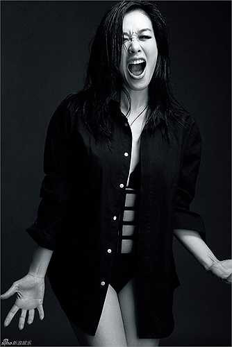 Người Việt gốc Hoa Chung Lệ Đề sinh năm 1970.