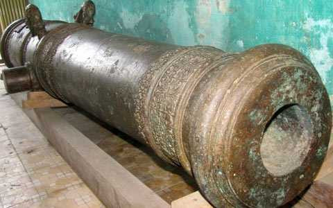 ‘Bảo vật Quốc gia’ lăn lóc ở hành lang bảo tàng