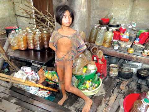 ba mẹ con, dấu hiệu tâm thần, con bắt cá nuốt sống, nhếch nhác, kỳ bí