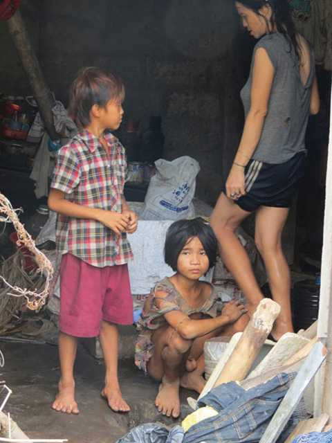 ba mẹ con, dấu hiệu tâm thần, con bắt cá nuốt sống, nhếch nhác, kỳ bí