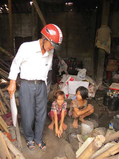 ba mẹ con, dấu hiệu tâm thần, con bắt cá nuốt sống, nhếch nhác, kỳ bí