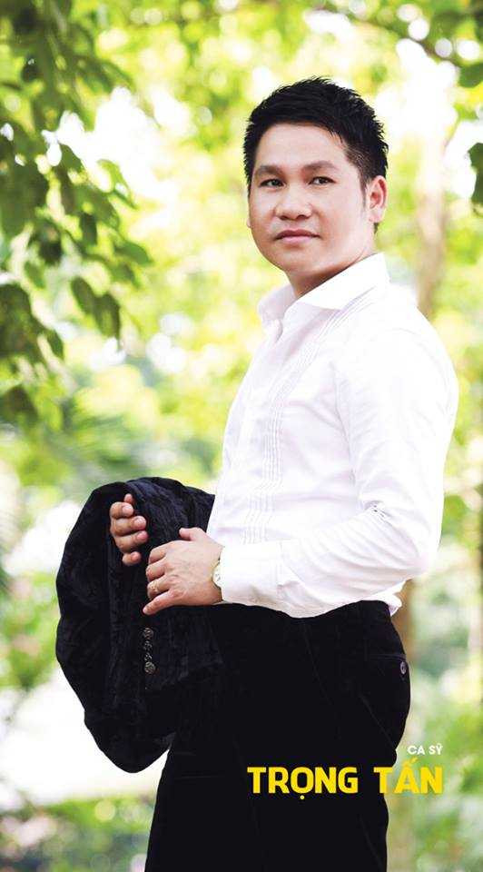 Chiếm chọn tình yêu của công chúng với những ca khúc nhạc đỏ, nhạc cách mạng ca sĩ Trọng Tấn đã chia sẻ: “Tôi đã hát bài hát này ở nhiều nơi, nhưng có lẽ đây là lần tôi thấy xúc động nhất khi được hát cùng các em – những thủ khoa xuất sắc thành phố Hà Nội. Hãy cùng cất vang lời ca, cùng nắm chặt tay nhau và sẵn sang khi tổ quốc gọi tên mình.” Nhà sản xuất Đào Đức Hiếu kiêm Tổng đạo diễn MV chia sẻ: “Đã có rất nhiều người thực hiện MV với bài hát này, các MV đó cũng rất hay và xúc động vì đây là một bài hát về Tổ Quốc. Tôi và anh em Ekip thực hiện muốn làm một điều gì đó thật mới, muốn gửi thông điệp của mình cũng như những đại diện tri thức trẻ của thủ đô nói lên tiếng nói của lòng yêu nước, của tình đoàn kết. Hy vong rằng MV “Tổ quốc gọi tên mình” sẽ là một món quà nhỏ gửi tặng các chiến sĩ, các bạn trẻ luôn một lòng hướng về biển đảo quê hương.”