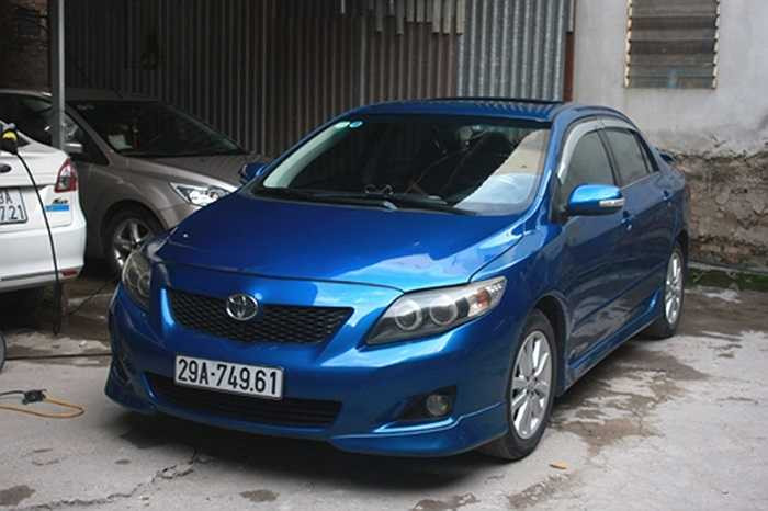 Trước khi bước vào các bước của quá trình phủ bóng, các xe đều được rửa sạch.