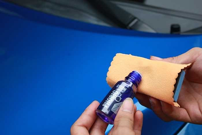 Sau khi phủ Mohs, đợi khoảng một tiếng cho khô bề mặt và tiếp tục phủ lọ hóa chất thứ hai là Phobic.