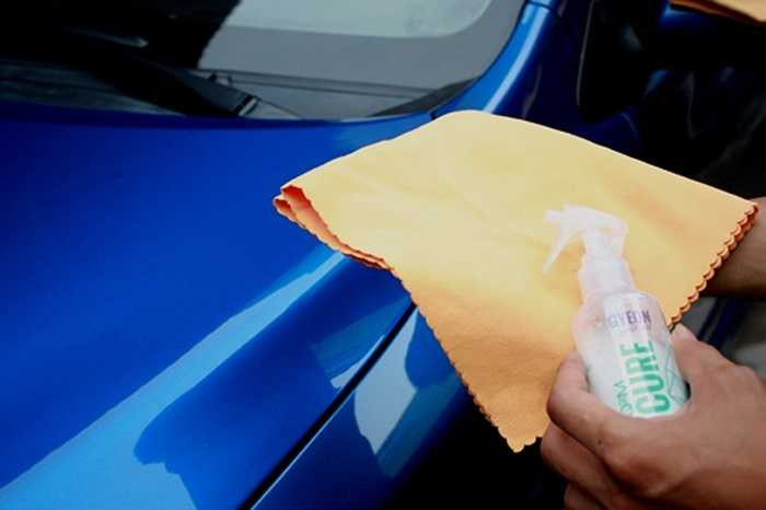 Tiếp tục đợi một tiếng cho khô bề mặt, lọ hóa chất cuối cùng sẽ phủ lên xe có tác dụng tăng độ bóng, tăng hydrophobic kị nước cũng như tăng khả năng tự làm sạch của bề mặt sơn.