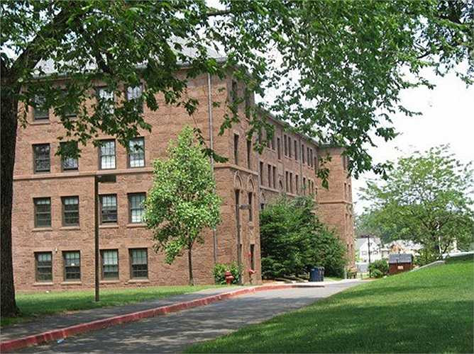 Chính vì thế, trường ĐH Wesleyan nổi tiếng xét tuyển cực kỳ nghiêm ngặt và khó đỗ. Với tỉ lệ chấp nhận ít như vậy, số lớp học có dưới 20 sinh tại đây chiếm hơn 60% và số lớp học có 50 sinh viên trở lên chỉ chiếm có 5%