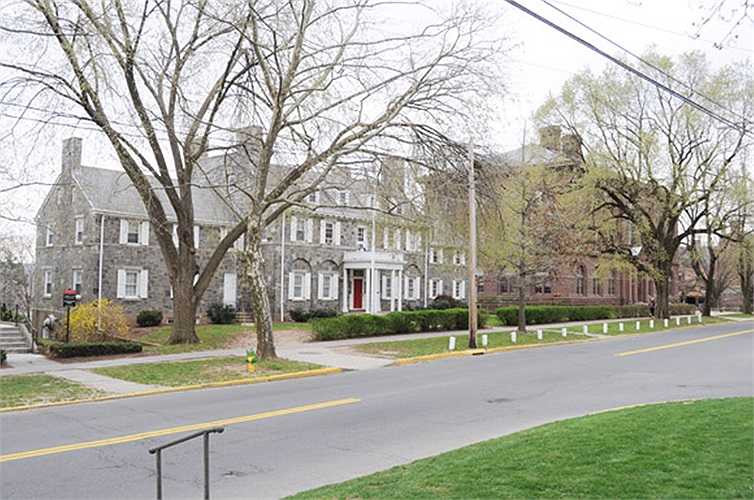 Thậm chí, họ còn đi lưu diễn nhiều nơi trên khắp đất Mĩ và từng 2 lần biểu diễn trong Nhà Trắng (lần thứ nhất vào năm 1901 dành cho tổng thống McKinley và lần khác vào năm 1928, thời tổng thống Coolidge). 