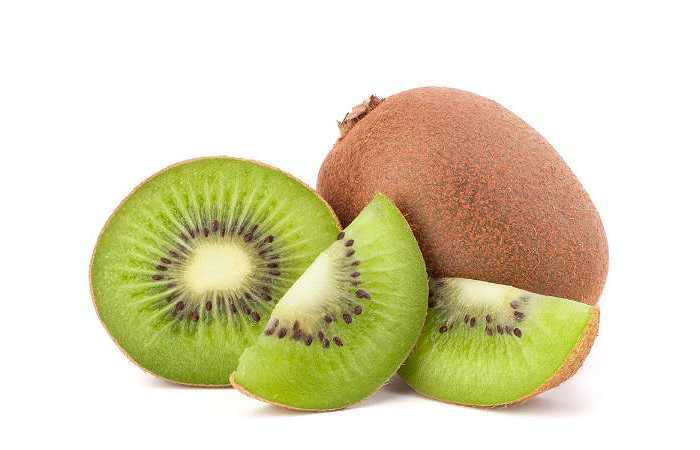 Nước ép kiwi: Quả Kiwi chứa rất nhiều protein giúp bạn thoát khỏi chứng ho khan.