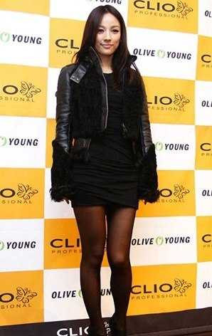 sao bị tố sống hai mặt