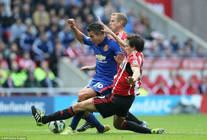 Trở lại sau chấn thương, Van Persie thi đấu nhạt nhòa