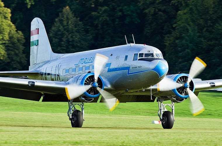 Li-2 có chiều dài 19,65m, cao 5,15m, sải cánh 28,81m, trọng lượng rỗng 7,75 tấn, trọng lượng cất cánh tối đa 11,28 tấn. (Theo Kiến thức)