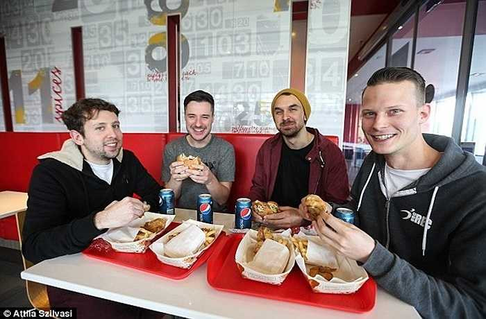 Ông Darren Zomar, ở Canada cảm thấy thất vọng khi ông không thể tìm thấy câu trả lời cho công thức lâu đời nổi tiếng để sản xuất nên hương vị KFC. 'Chúng ta sẽ tìm ra 11 loại thảo mộc và gia vị của KFC là gì chứ?”, ông nói. Tuy nhiên, quản lý Sondermeyer đã khẳng định rằng hiện chỉ có hai người trên thế giới biết các gia vị trong các gói hương liệu với công thức bí mật được sản xuất tại Mỹ và vận chuyển ra nước ngoài. 