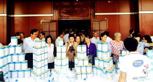 Vinamilk tiếp tục đến với người cao tuổi miền Nam