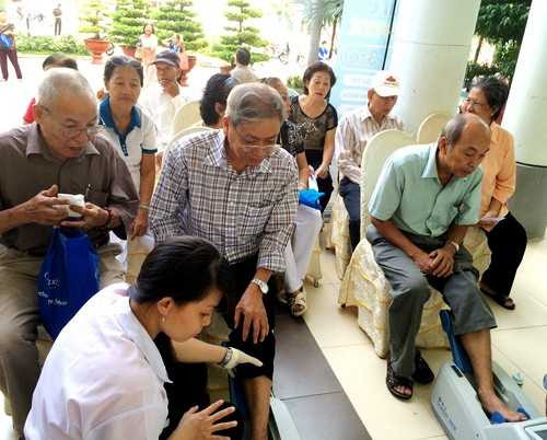 Vinamilk tiếp tục đến với người cao tuổi miền Nam