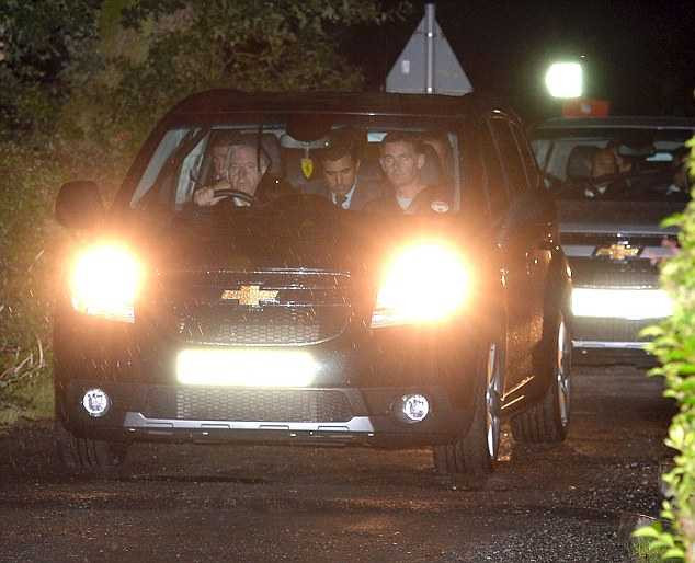 Di Maria được cho là đã di chuyển tới Carrington để có buổi nói chuyện với HLV Van Gaal