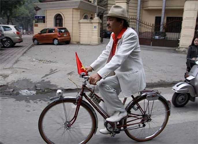 Vắng bóng trên thị trường ngót hai chục năm, nhiều chiếc xe đạp Peugeot cổ được phục dựng nguyên bản, trở thành thú chơi hoài niệm của lớp người Hà Nội nay đã ở tuổi cao niên.