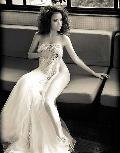 Cuộc hôn nhân của BB Phạm và diễn viên, đạo diễn Dustin Nguyễn (sinh năm 1962) diễn ra rất kín đáo. 