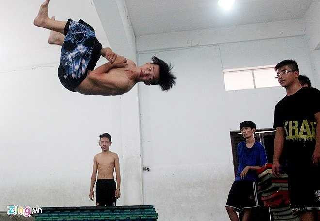 Nói về quá trình tập luyện trải qua 7 năm của mình, Thành tiết lộ, từ khi biết môn thể thao này du nhập vào Việt Nam, không có huấn luyện viên nào giảng dạy nên chủ yếu tìm hiểu thông qua xem các clip của các bạn nước ngoài biểu diễn rồi bắt chước. 