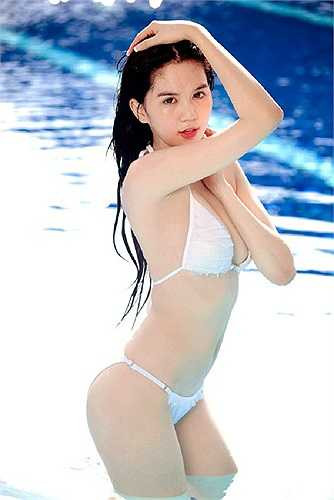 Những bộ bikini hai mảnh 'đốt mắt' người xem.