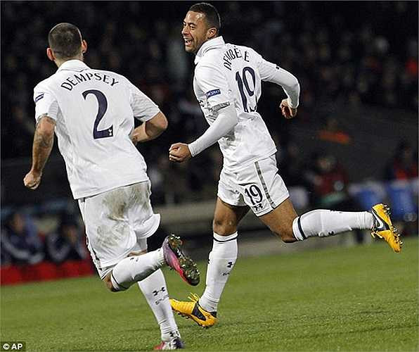 Khoác áo số 19 ở Tottenham nhưng khi trở về ĐT Mỹ, Clint Dempsey lại chọn số 2. Lý do là bởi anh có 2 nghề kiếm sống là đá bóng và rapper