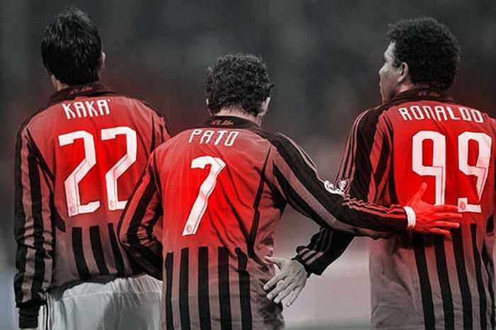 Chuyển sang AC Milan khi đội bóng này đã có Filippo Inzaghi khoác áo số 9, lập tức Ronaldo 'béo' chuyển sang số áo 99 cho đỡ nhớ