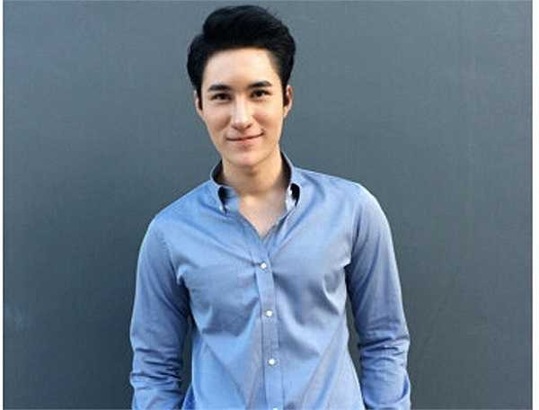 Bapapan hiện có làn da trắng không tỳ vết, sống mũi cao, mắt to, miệng cười xinh và thân hình khá chuẩn...