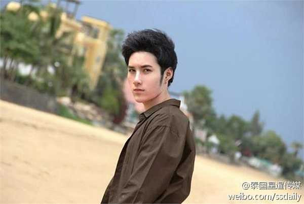 Anh chàng với khuôn mặt bành to, nước da đen, không nổi bật ngày nào giờ đã trở thành mỹ nam.