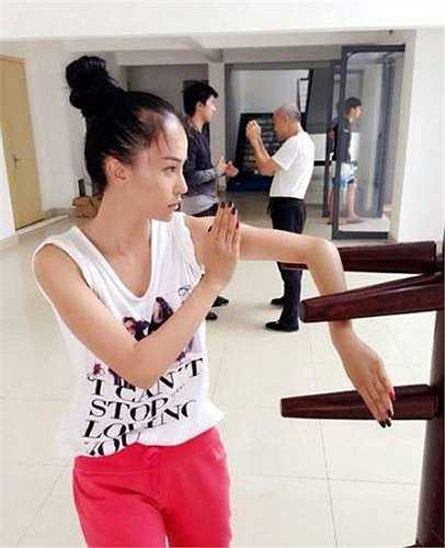 Cô có cả những bài tập với mộc nhân như trong môn vĩnh xuân