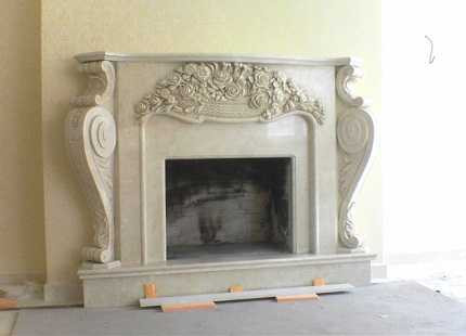 Cô bé xinh xắn và chiếc lò sưởi mang tai họa