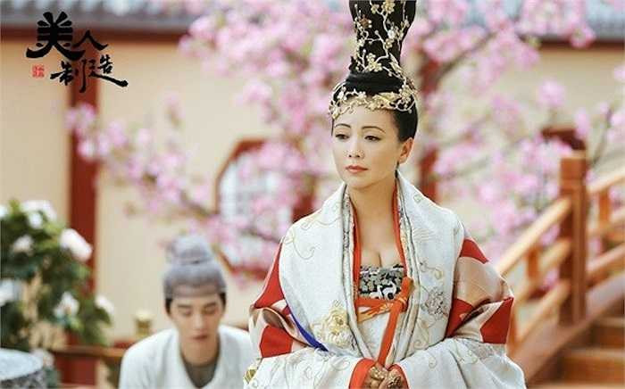 Nhân vật Võ Tắc Thiên do Đặng Tụy Văn đảm nhận chỉ là vai thứ, làm chủ bối cảnh diễn ra câu chuyện ly kỳ và có phần viễn tưởng. 