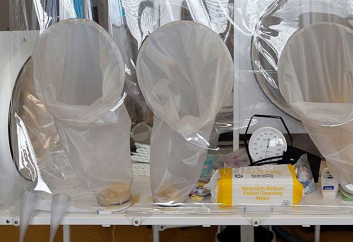 Tổ chức Y tế thế giới (WHO) cho biết đang cân nhắc việc sử dụng thêm các loại thuốc chưa qua thử nghiệm lâm sàng nhằm ngăn chặn dịch.