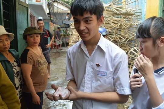 nam sinh dũng cảm