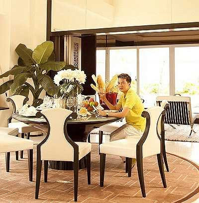 Đặc biệt, các không gian chức năng khác như phòng ngủ, phòng làm việc, phòng tắm, bếp, phòng ăn… được bố trí liên hoàn mang lại sự thoải mái, tiện nghi khi sử dụng.