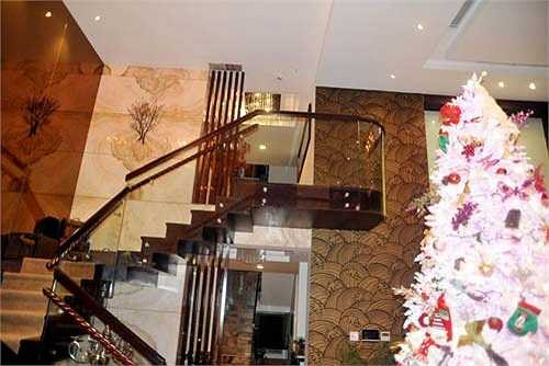 Hơn nữa, toàn bộ vật dụng và trang trí nội thất trong nhà được anh sưu tập trong lẫn ngoài nước nhằm mang lại vẻ sang trọng