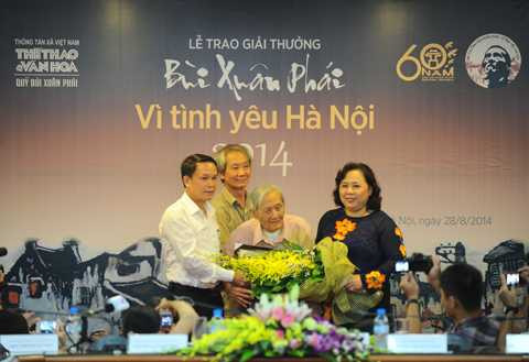 'Người muôn năm cũ' giành giải Vì tình yêu Hà Nội