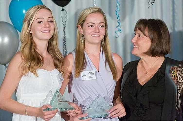 Sau một họ lại quay trở về quê nhà Canada và bắt đầu tham gia các giải bóng chuyền bãi biển chuyên nghiệp. 