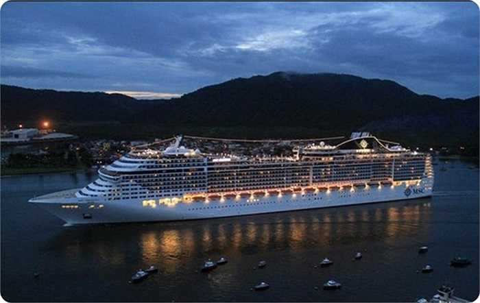 MSC Preziosa cũng lọt top du thuyền lớn nhất thế giới bởi chiều dài 333m, rộng 38m và cao tương đương tòa nhà 15 tầng. Trên tàu có cả khu vực casino và xông hơi, spa rộng lớn.