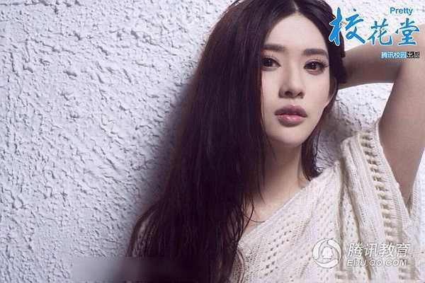 8. Mạnh Tử Nghĩa, nữ sinh khoa biểu diễn của Học viện Điện ảnh Bắc Kinh. Cô gái trẻ xinh đẹp thu hút sự chú ý qua hoạt động bỏ phiếu bầu chọn 'nữ thần của khoa', gây xôn xao cộng đồng mạng.