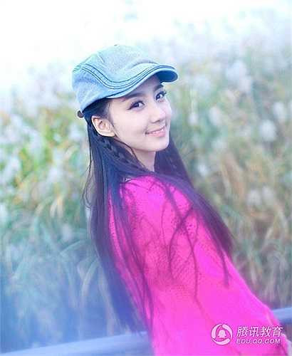 3. Hứa Hiểu Nặc, 20 tuổi, nữ sinh dễ thương như cô gái hàng xóm của khoa thanh nhạc Học viện Âm nhạc Vũ Hán.