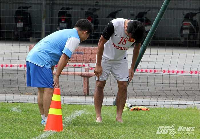 Cầu thủ Việt Nam phải học chạy