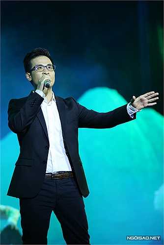 Hà Anh Tuấn là một trong những ca sĩ biểu diễn cuối cùng trong đêm với 'Cánh đồng hòa bình'. Sự xuất hiện của anh làm đông đảo bạn trẻ phấn khích. Hà Anh Tuấn cũng chính là người khởi xướng và thực hiện chương trình 'Câu chuyện hòa bình'.