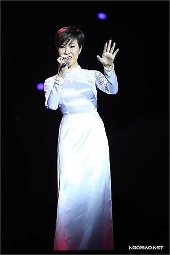  Uyên Linh được tán thưởng với 'Imagine' của John Lennon.